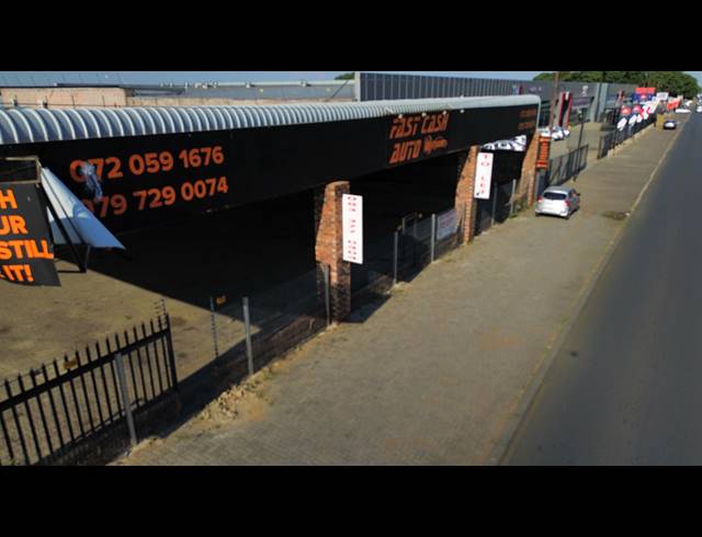 1,001M² SHOWROOM TO LET IN BARTLETT